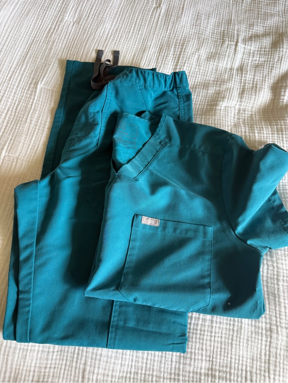 Figs Teal Medical Scrub Set - Solid Teal Top & Pants. Po 2133